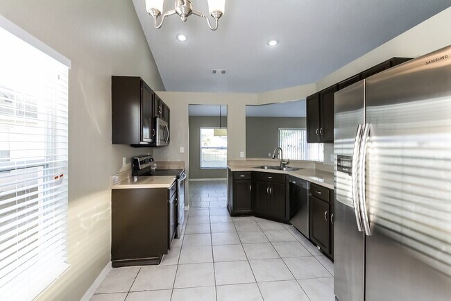 Building Photo - 12515 Midpointe Dr