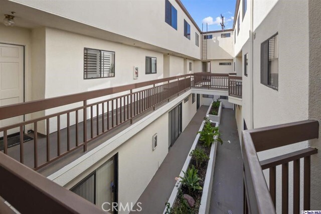 Foto del edificio - 1247 E Wilson Ave