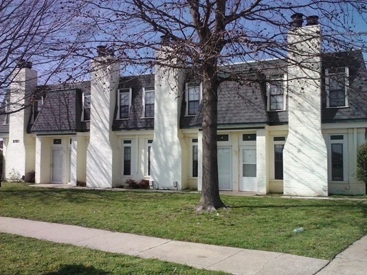 Two-Story Townhome w/ Over 1000 sqft! Avail NOW! - Two-Story Townhome w/ Over 1000 sqft! Avail NOW!