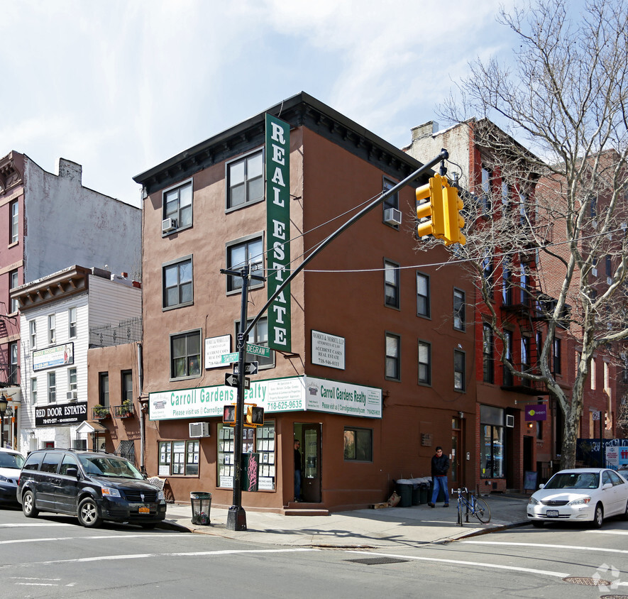 Primary Photo - 262 Smith St