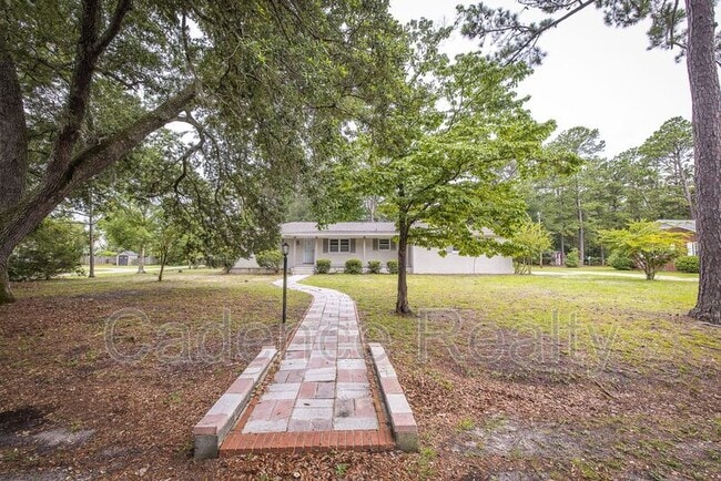 Building Photo - 9 Castlewood Dr