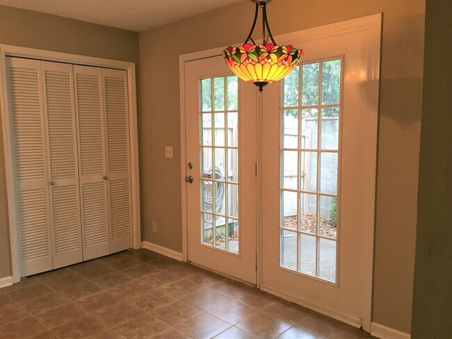 Foto del edificio - 100 Meridian Ct