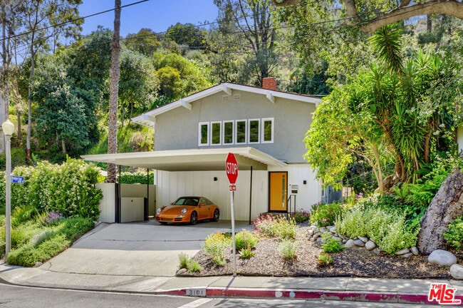 Building Photo - 3101 Beachwood Dr
