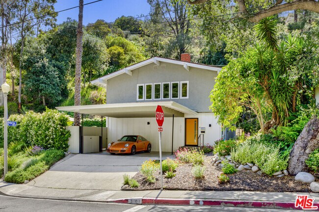 Foto del edificio - 3101 Beachwood Dr