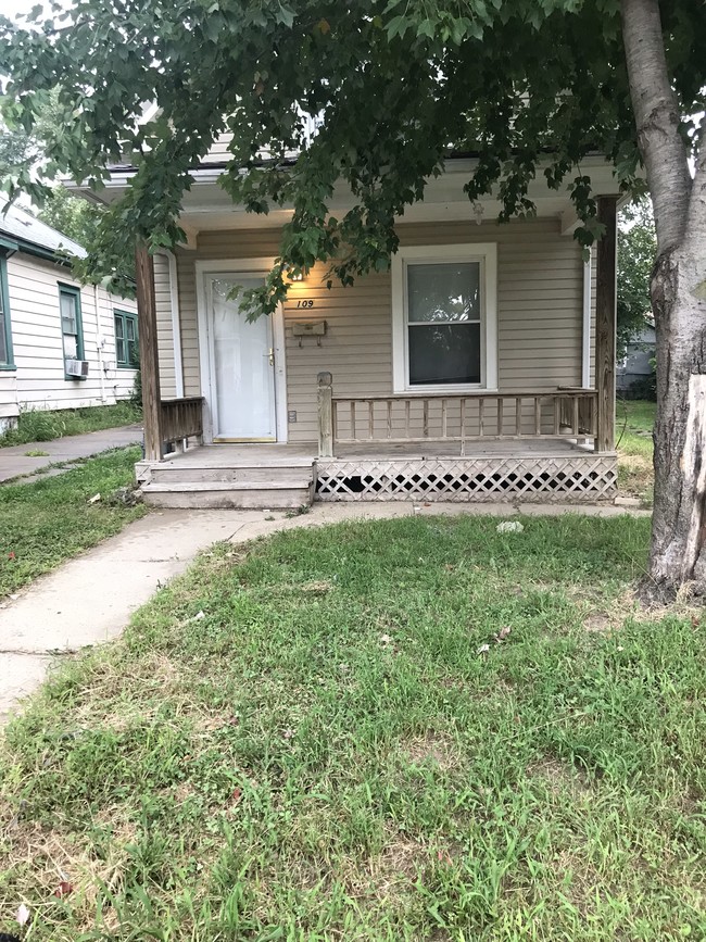 Building Photo - 109 N Lawndale Ave