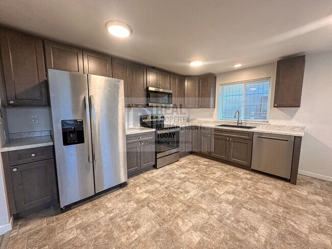 Building Photo - Charming 2 Bed, 1.5 Bath Apartment in Span...
