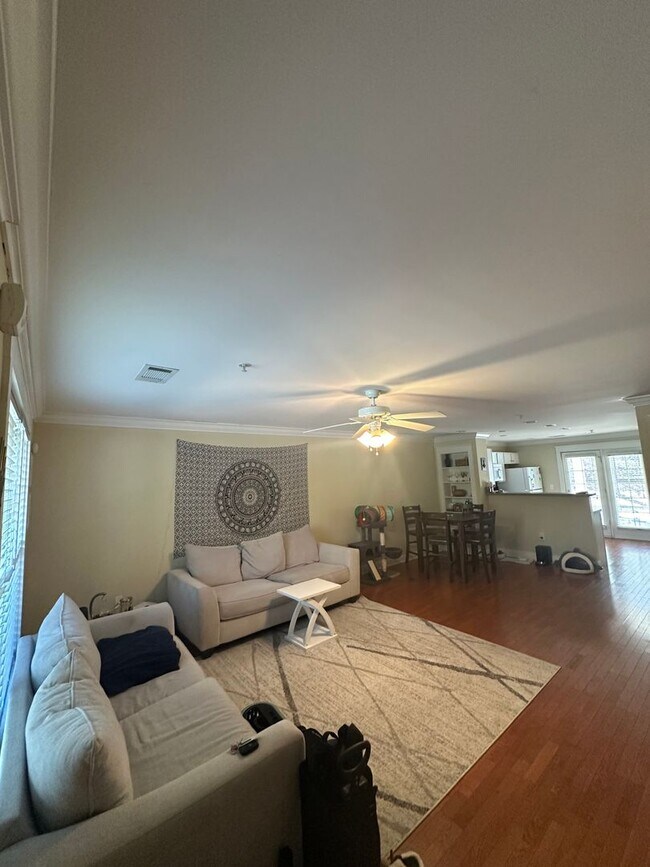 Building Photo - 2 Bedroom 2 Bathroom in gated community of the Summit