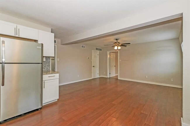 Foto del edificio - 7202 Twin Crest Dr