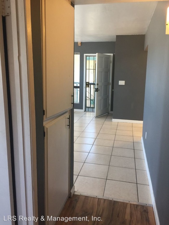 Building Photo - 4400 Parkwood Ct