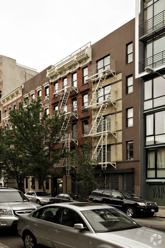 Primary Photo - 215 E Second St