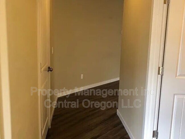 Foto del edificio - 3218 Northeast Spring Creek Place