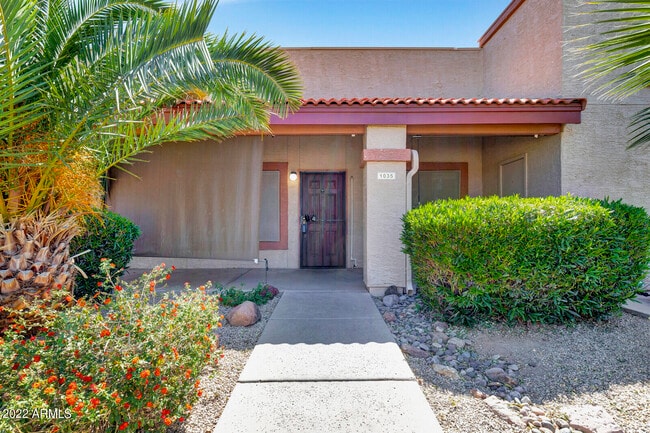 Building Photo - 1440 N Idaho Rd