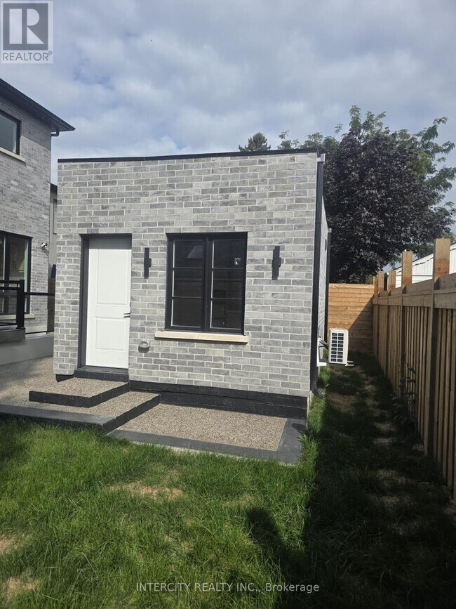 Photo du bâtiment - 247 Alderbrae Ave