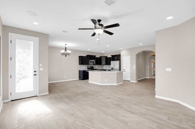 Building Photo - 871 Maple Park Ave