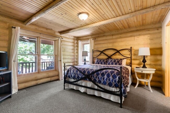 Building Photo - Lake Geneva Furnished Cabin Near Beach Ava...
