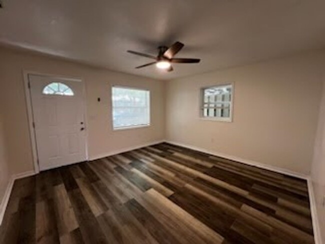 Building Photo - Beautiful fully remodeled home!