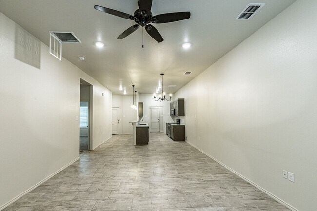 Foto del edificio - Move in special! Half off first full month...