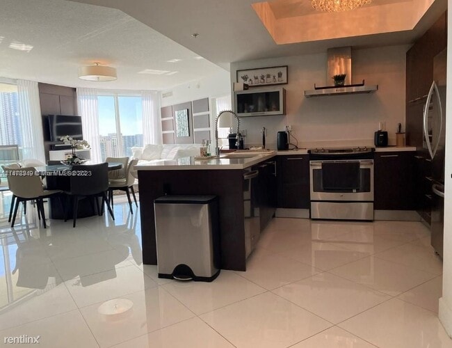 Building Photo - 3 br, 2 bath House - 250 Sunny Isles Blvd ...