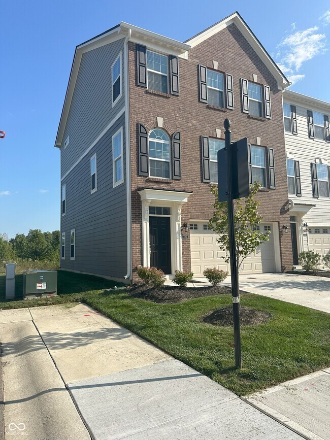 Building Photo - 7002 Sunstone Pl