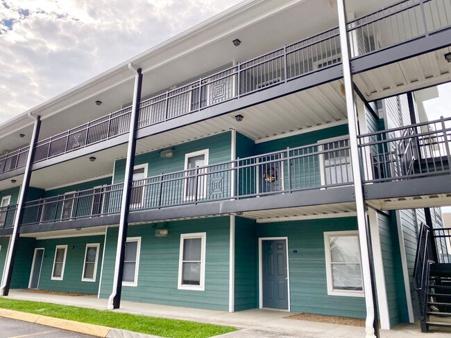 Building Photo - Welcome home to LAUREL STATION for Fall 2026! 3bed/2bath for $3300 includes two parking spaces!