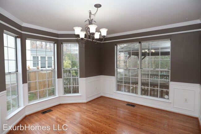 Foto del edificio - 4 br, 3 bath House - 8017 Silver Fox Dr