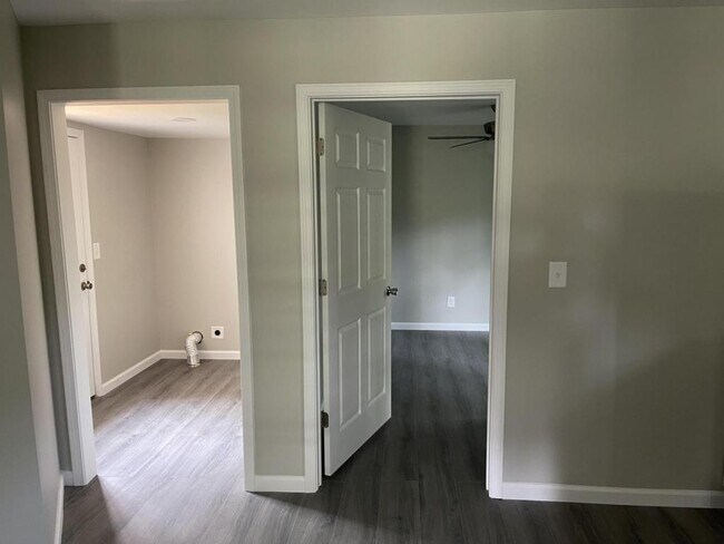 Foto del edificio - 246 Hilltop Ave SW