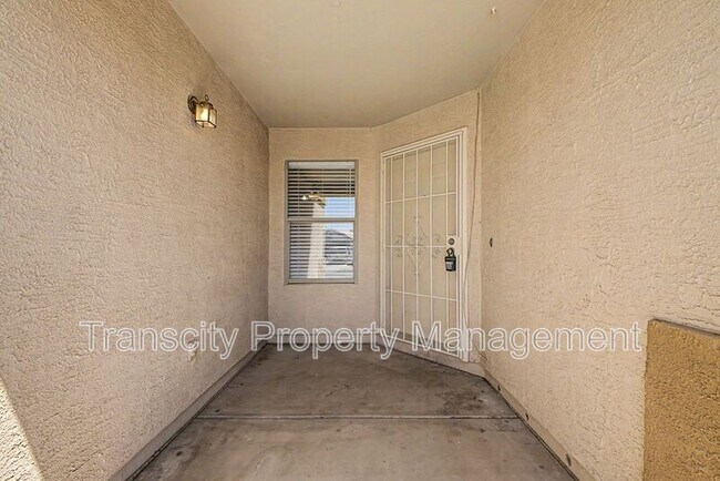 Building Photo - 932 W 19th Ave