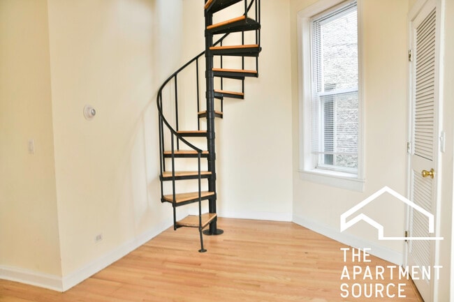 Foto del edificio - 2318 N Southport Ave