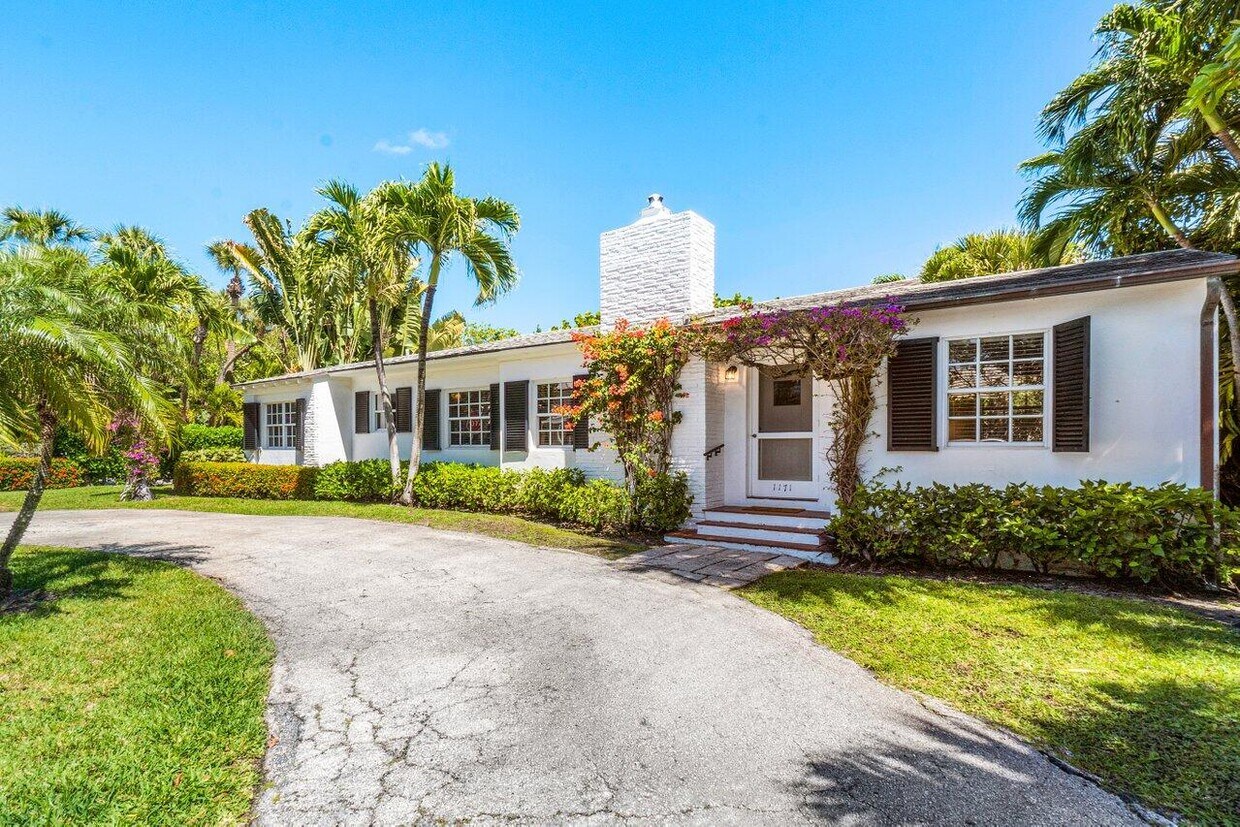 Primary Photo - 1171 N Ocean Way