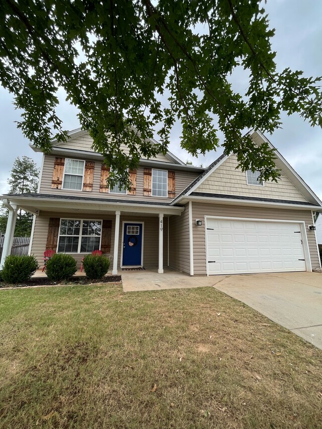 Building Photo - 419 Woodford Way