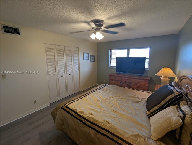 Foto del edificio - 4047 NW 16th St