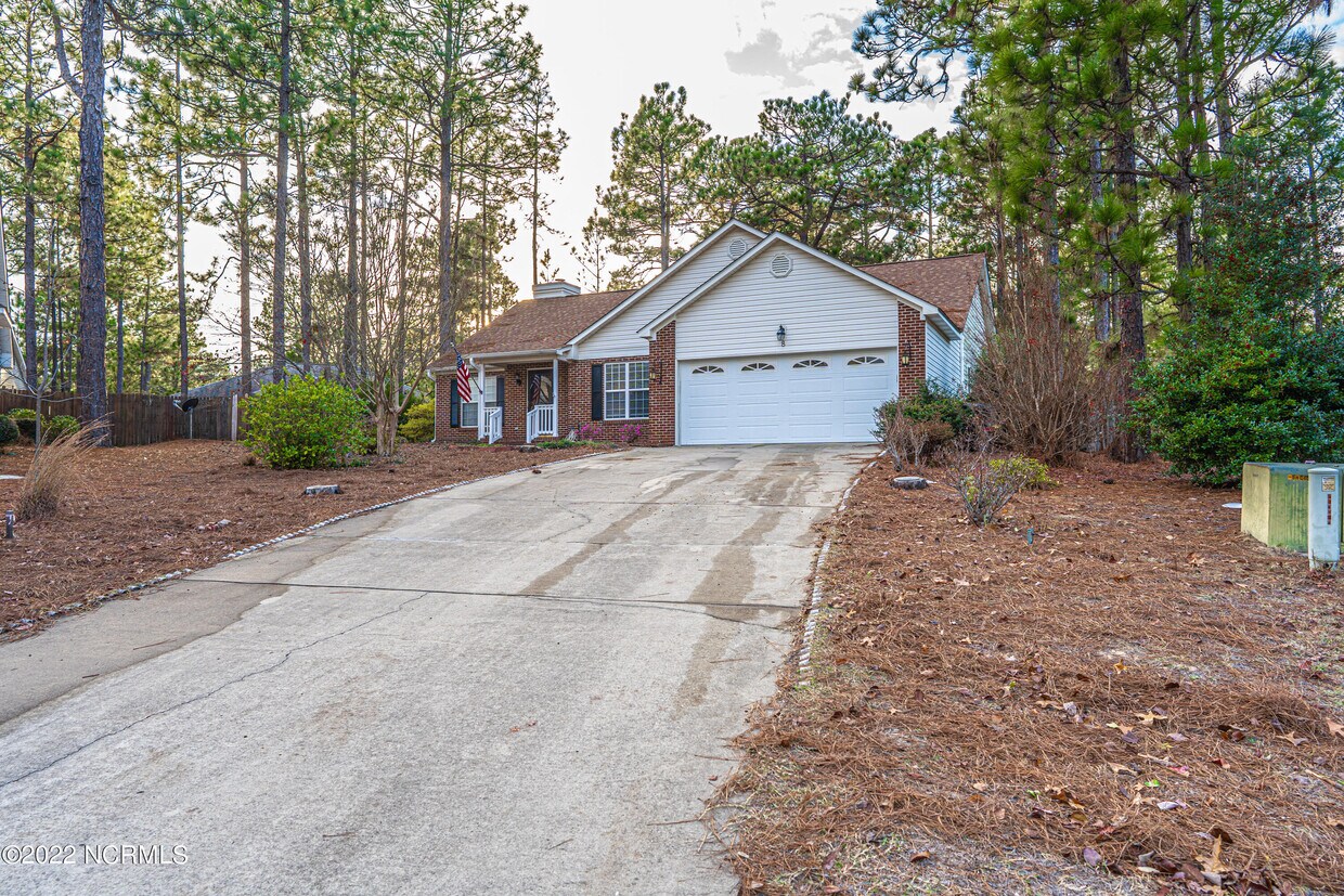 8 White Ct, Pinehurst, NC 28374 House Rental in Pinehurst, NC