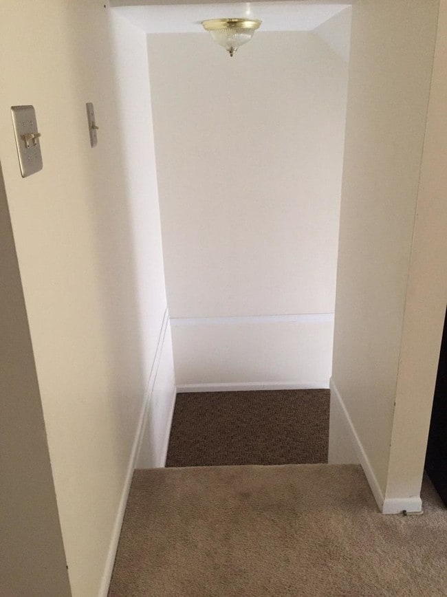 Building Photo - 175 W Spring St