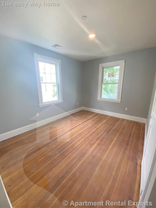 Foto del edificio - 32 Putnam Ave