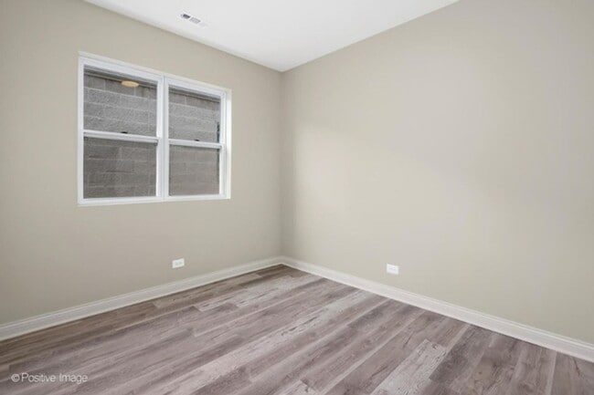 Building Photo - 2855 W Arthington St