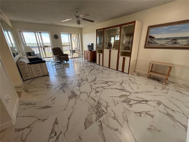 Foto del edificio - 19029 US Hwy 19 N