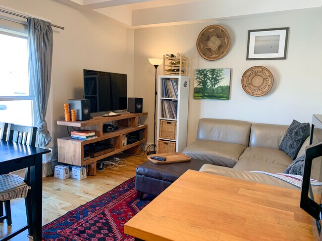 Living Area - 126 Charles St