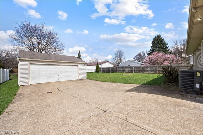 Foto del edificio - 17050 Sheldon Rd