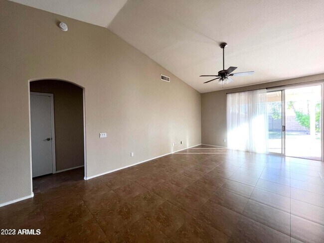 Building Photo - 721 E Jasper Dr