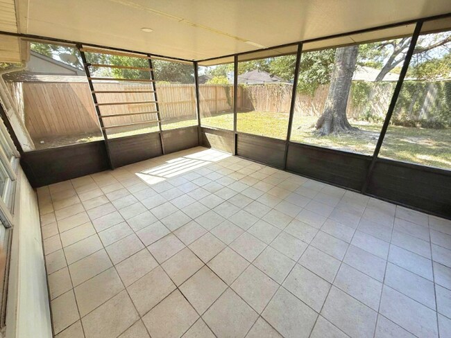 Foto del edificio - 11127 Fall Breeze Dr