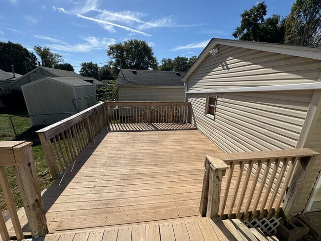 Building Photo - Updated 2 Bedroom Home with Central Air, H...