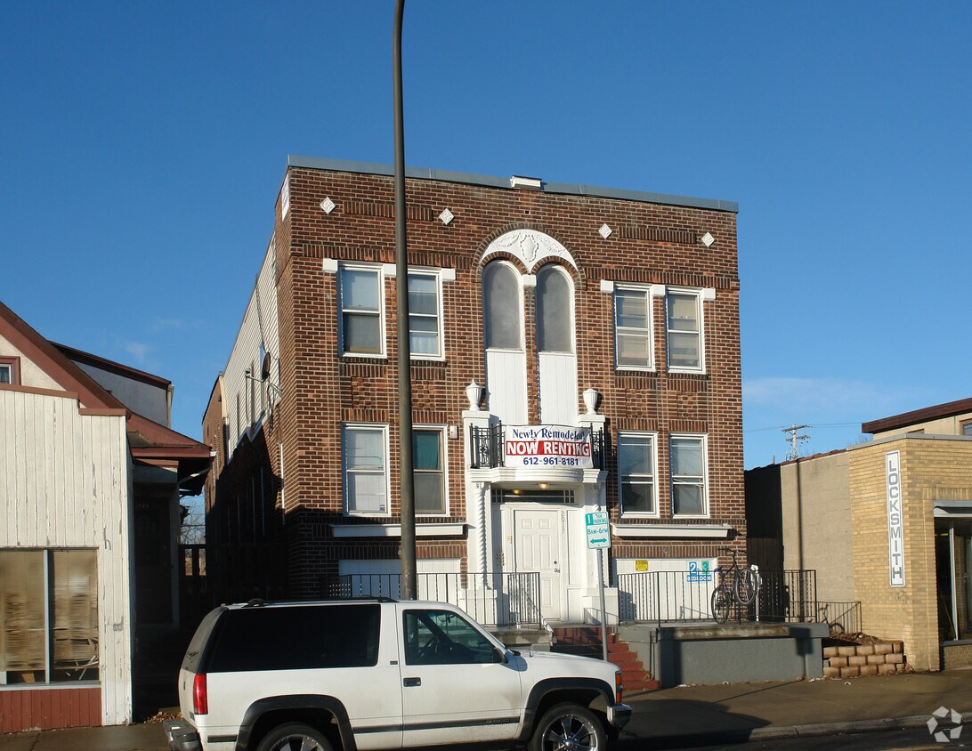 Building Photo - 2017 Emerson Ave N