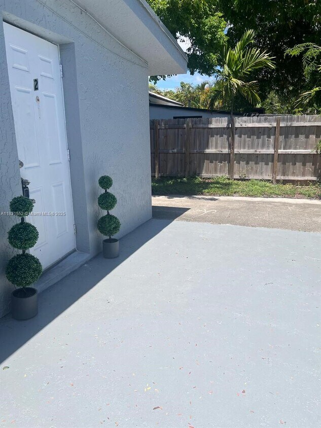 Foto principal - 2555 NE 181st St