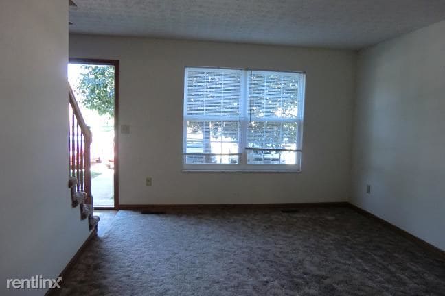 Building Photo - 22 Peartree Ln