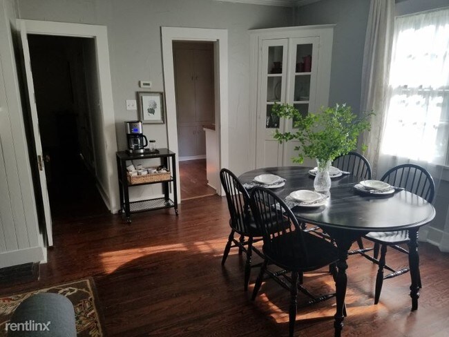 Foto del edificio - 1 br, 1 bath House - 1211 S Main Street