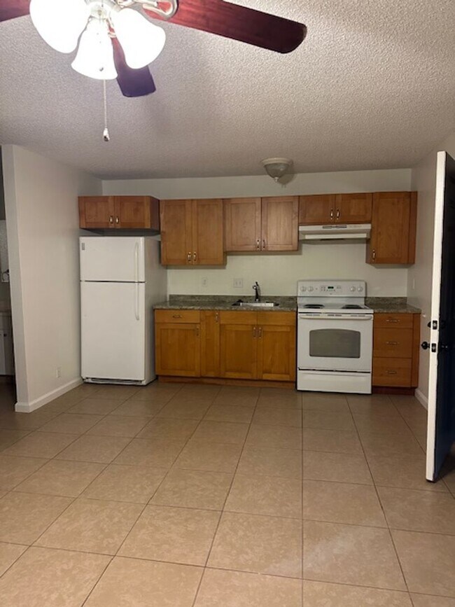 Foto del edificio - 34-34A Luanaiki Pl