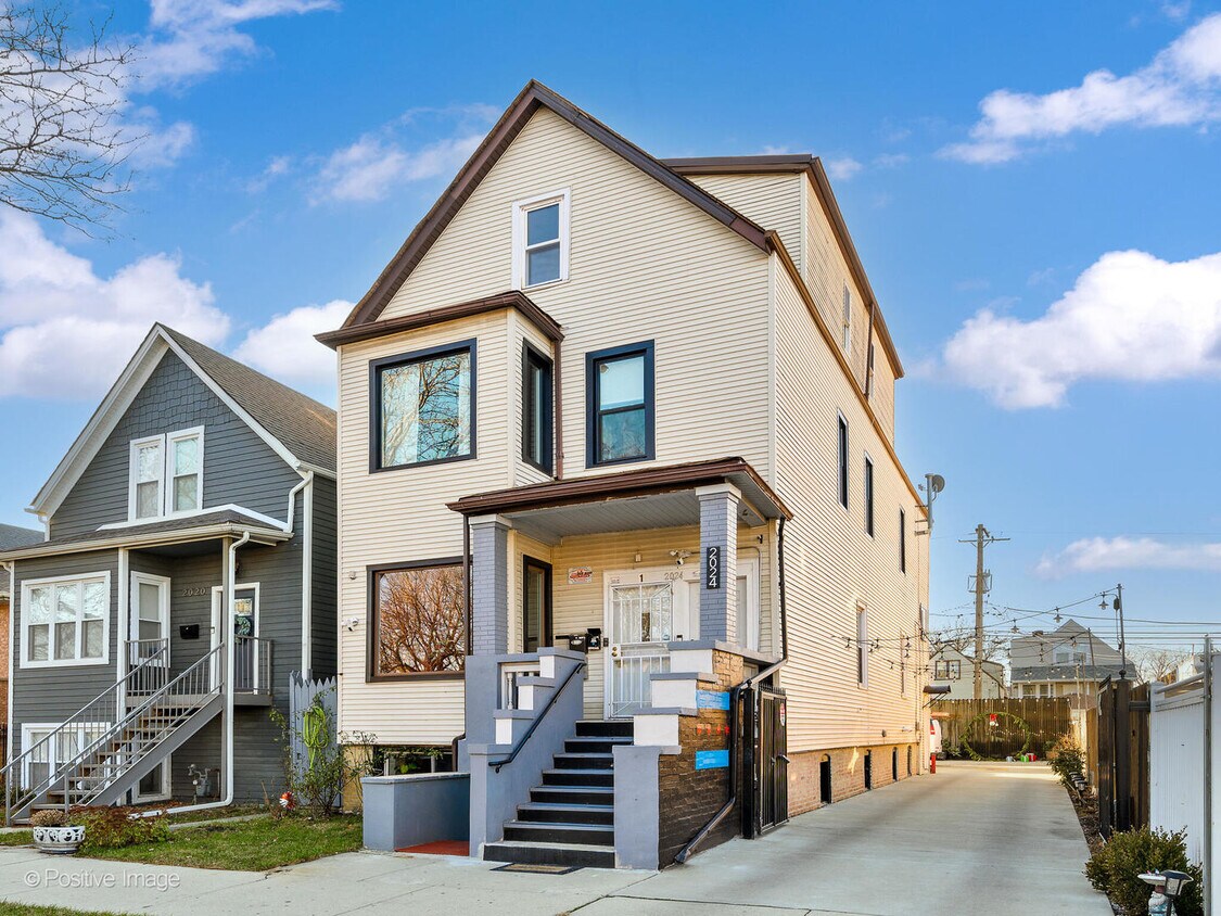 Primary Photo - 2024 N Hamlin Ave