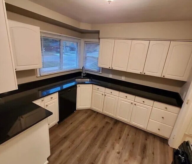 Foto del edificio - Welcome Home!!!  Oak Park 3 bedroom brick ranch