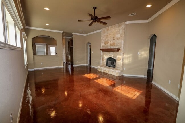 Building Photo - 4 Bedroom Single Family Home:  Move in Special: 3 weeks free with approved application by Decembe...