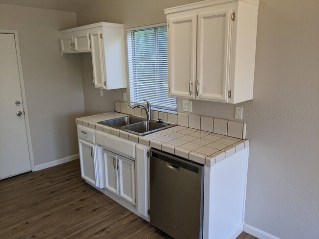 Foto del edificio - Nice 3 bedroom home, recently updated offe...